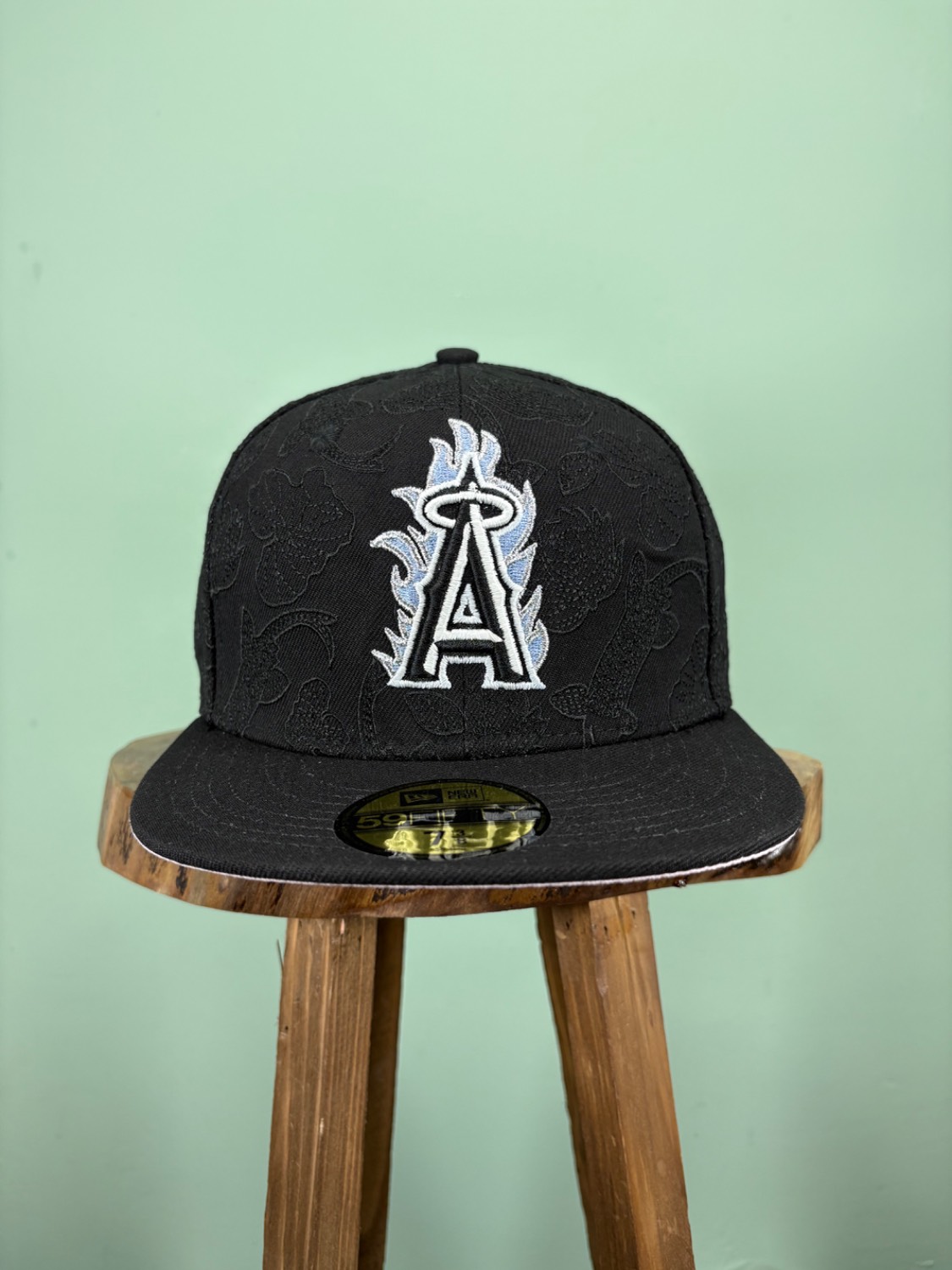 IMG_20260429_233048.jpg کلاه کپ فیت بک LOS ANGELES ANGELS مشکی پر گلدوزی برجسته کد290(تماس بگیرید) - Image 1